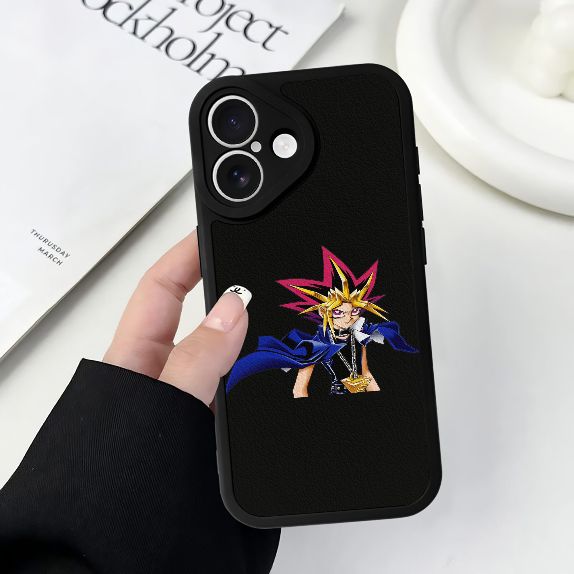遊☆戯☆王 Yu-Gi-Oh! 【iPhone 16シリーズ対応】シリコンスマホケース（レザー調） 材質：シリコン